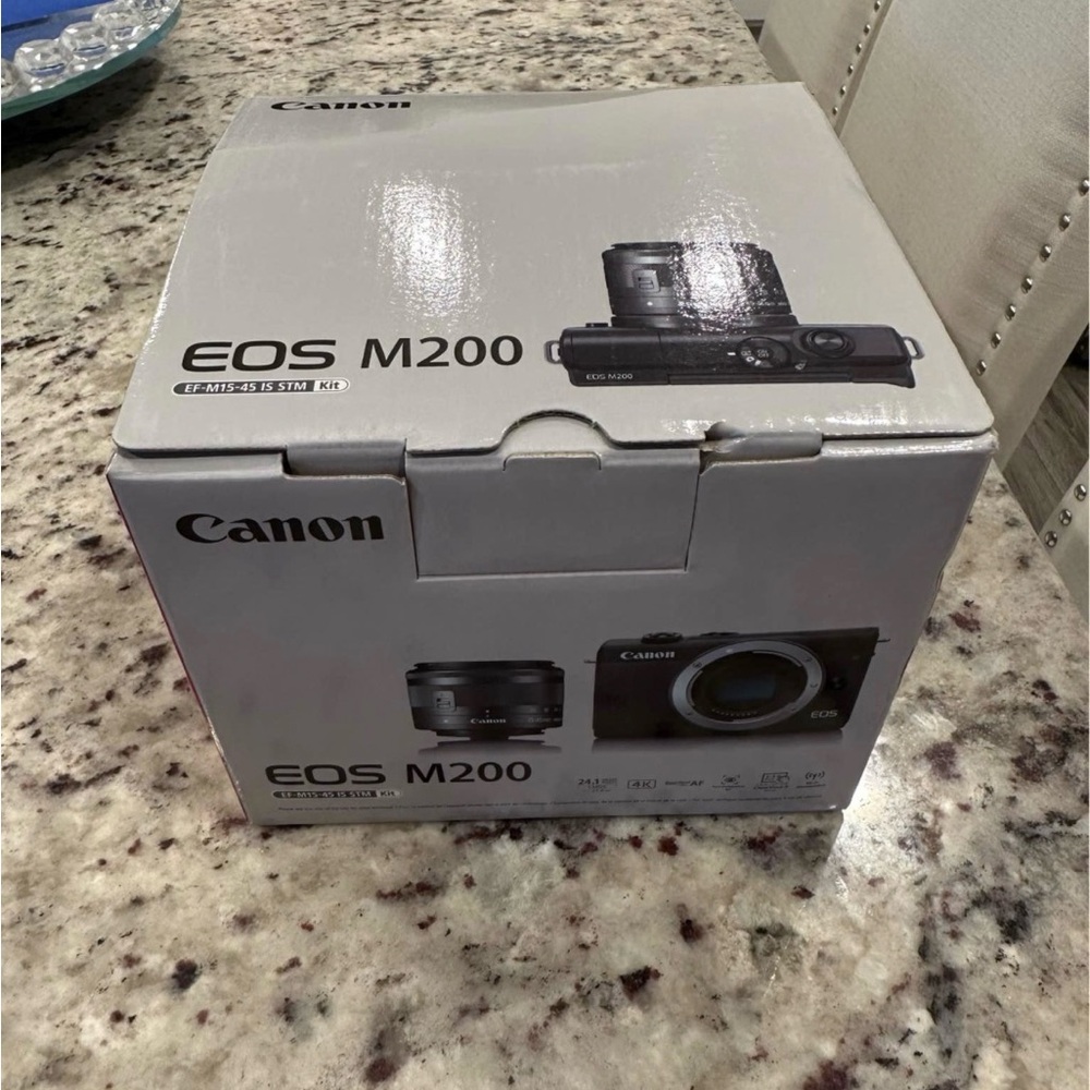 Canon EOS M200 Kit - Silver